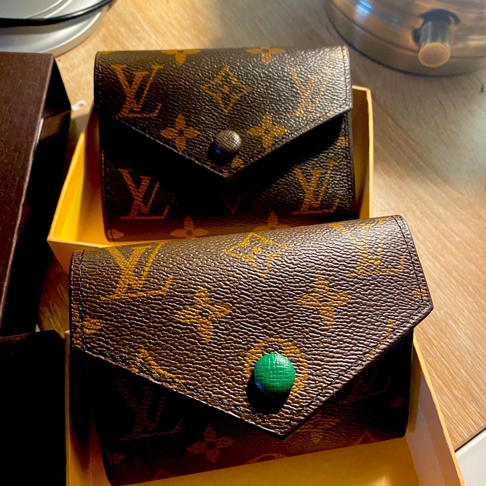 Women’s LV wallets